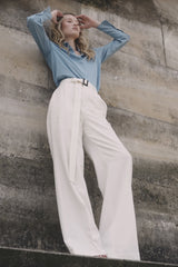 White pants with wide legs and tailored fit